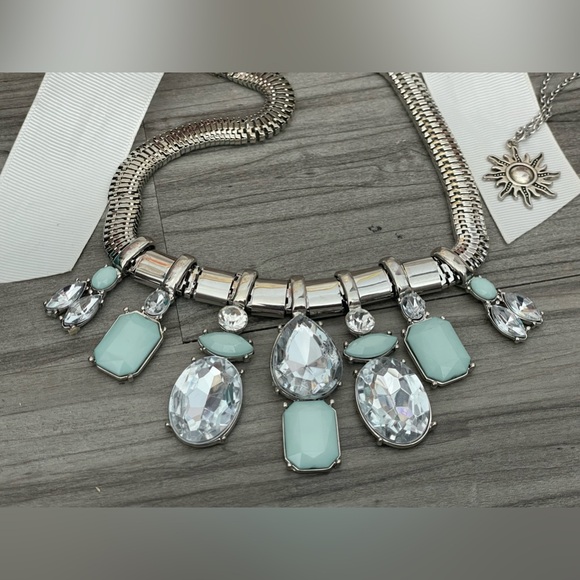 🔥SQ🔥🔥SUNDAY FUNDAY🔥 Silver and Turquoise Blue & Bling Statement Necklace✨ - Picture 6 of 9